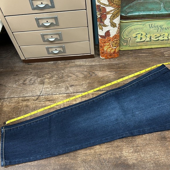 Women's American Eagle Super Skinny Stretch Size 6 Short - Picture 6 of 8